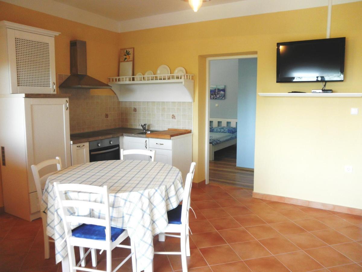 Apartments Villa Kristina Супетарська Драґа Екстер'єр фото