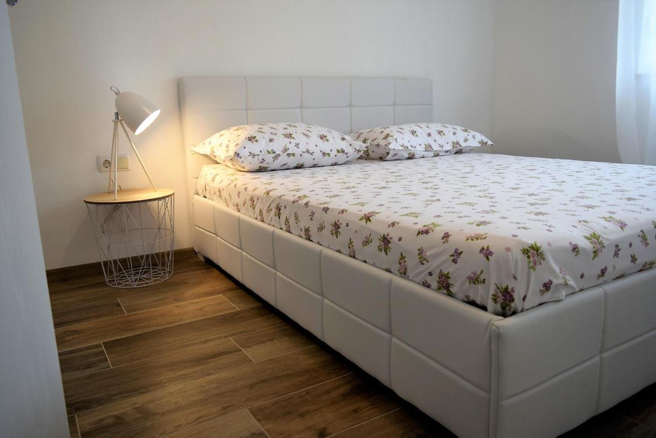 Apartments Villa Kristina Супетарська Драґа Екстер'єр фото